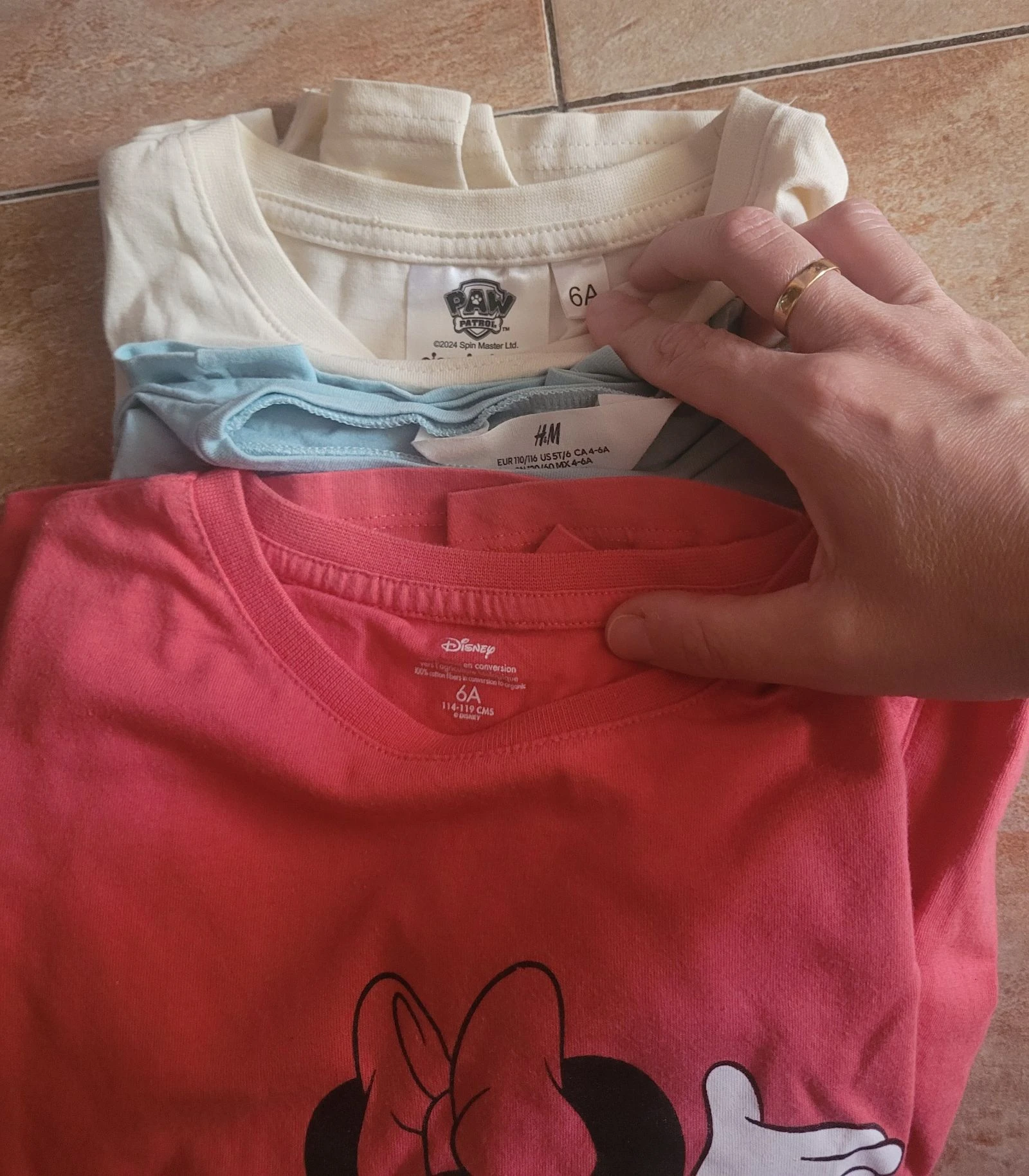 Lote de 10 camisetas infantil tamanho 5-7 anos – photo 3